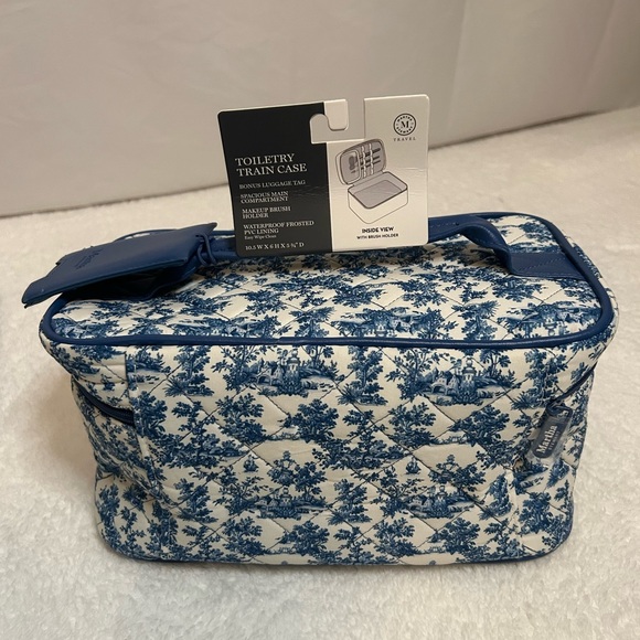 Martha Stewart Travel - Toiletry Train Case & 3 Pc. Packing Cube Set - Picture 3 of 12